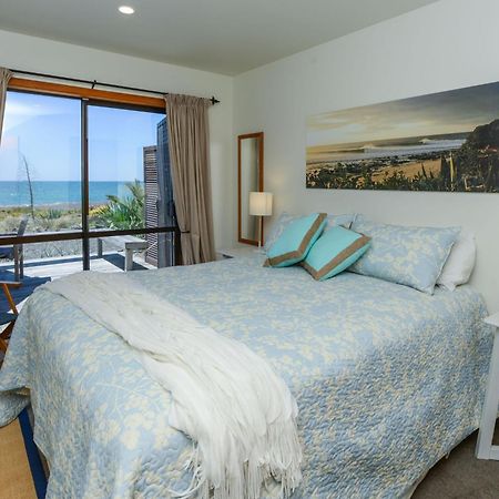 Absolute Beachfront B&B Нейпиър Стая снимка